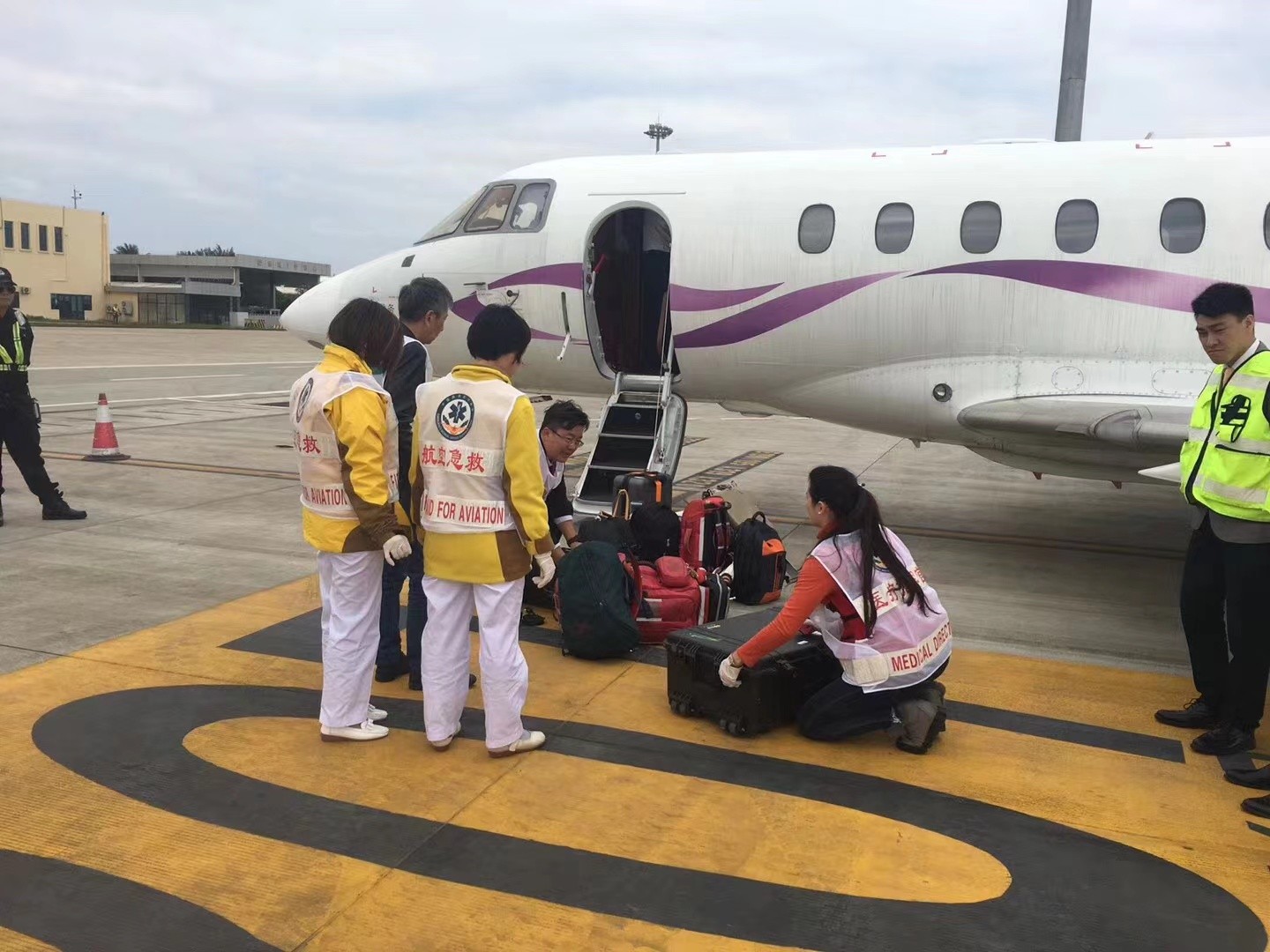 台州香港出入境救护车出租